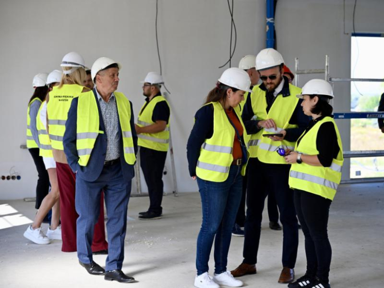 Radni i władze gminy na wizji lokalnej. Sprawdzili postęp kluczowych inwestycji