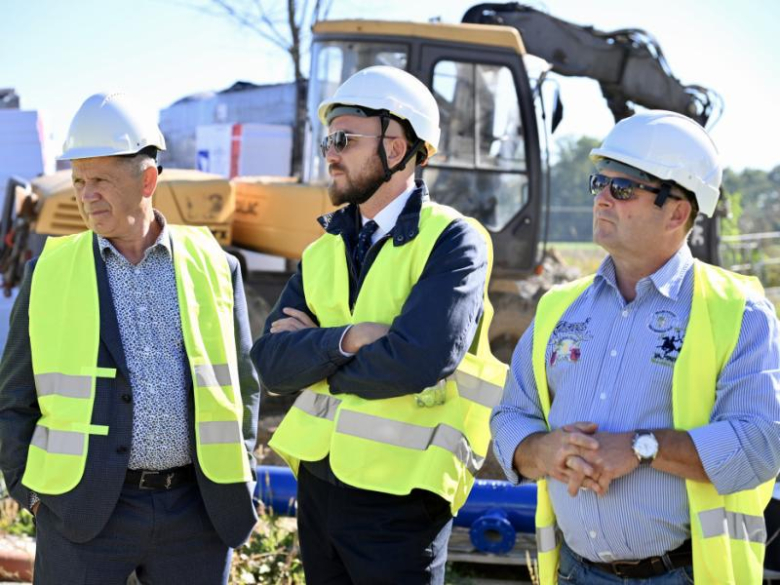 Radni i władze gminy na wizji lokalnej. Sprawdzili postęp kluczowych inwestycji