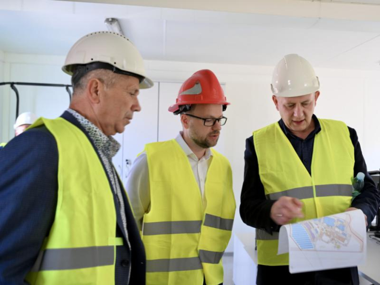 Radni i władze gminy na wizji lokalnej. Sprawdzili postęp kluczowych inwestycji