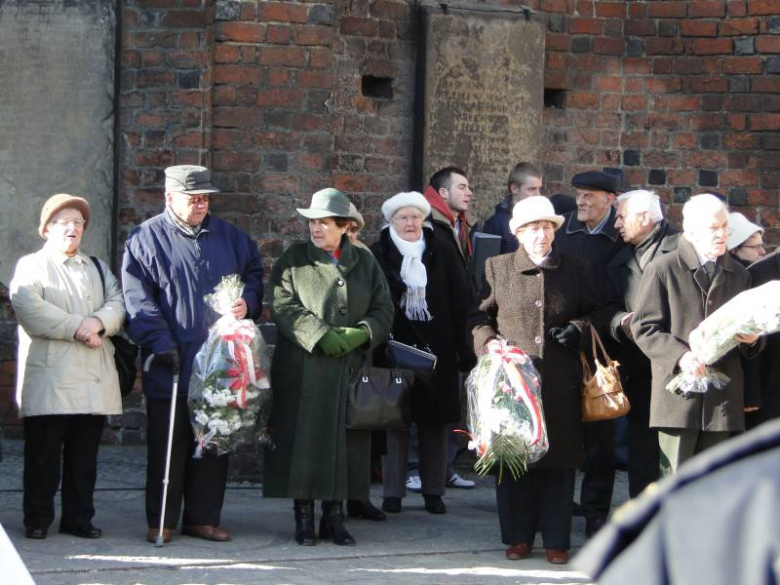 Uroczystości upamiętniające 71 rocznicę pierwszej masowej deportacji Polaków na Syberię