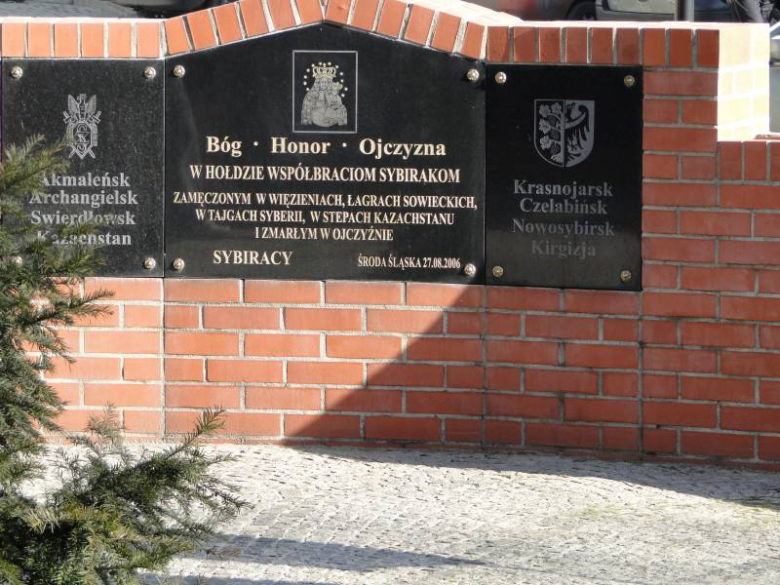 Uroczystości upamiętniające 71 rocznicę pierwszej masowej deportacji Polaków na Syberię