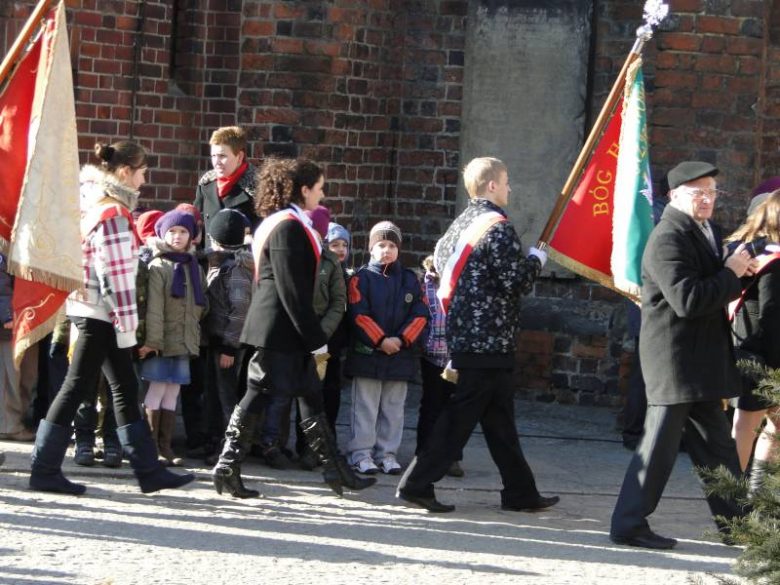 Uroczystości upamiętniające 71 rocznicę pierwszej masowej deportacji Polaków na Syberię