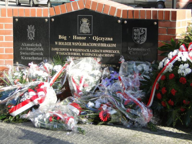 Uroczystości upamiętniające 71 rocznicę pierwszej masowej deportacji Polaków na Syberię