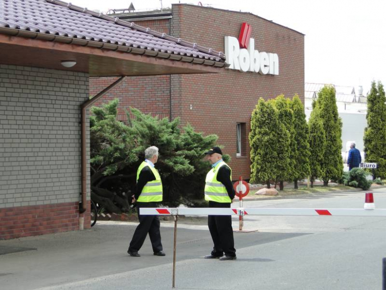 Protest związkowców przed zakladami Röben w Środzie Śląskiej