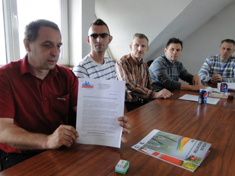 Protest związkowców przed zakladami Röben w Środzie Śląskiej