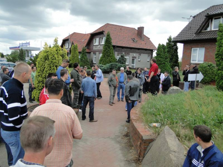 Protest związkowców przed zakladami Röben w Środzie Śląskiej