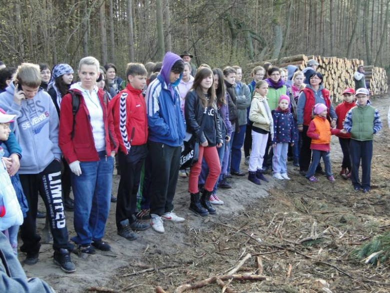 Sadzenie lasu na terenie Leśnictwa Mrozów - kwiecień 2012