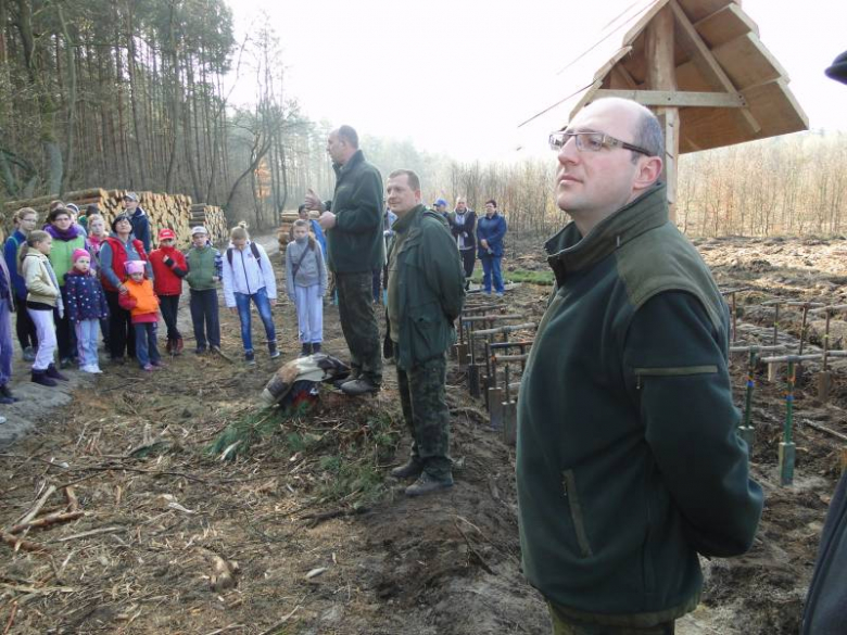 Sadzenie lasu na terenie Leśnictwa Mrozów - kwiecień 2012