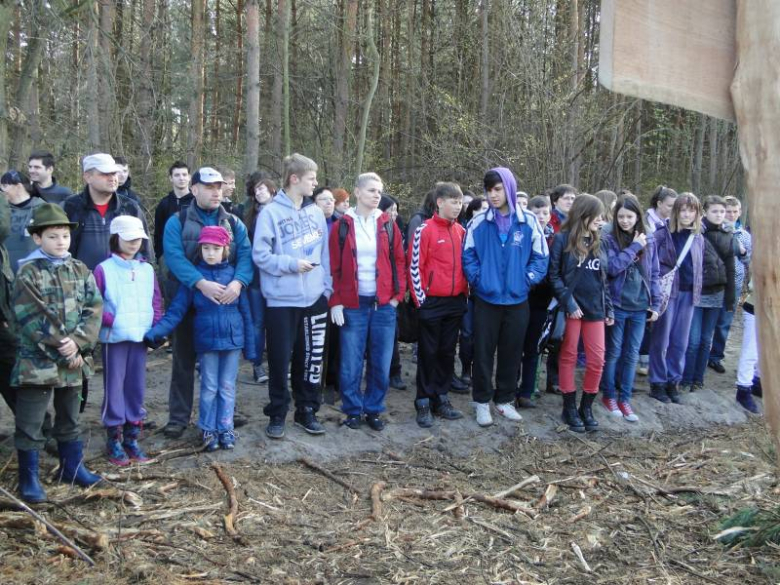 Sadzenie lasu na terenie Leśnictwa Mrozów - kwiecień 2012
