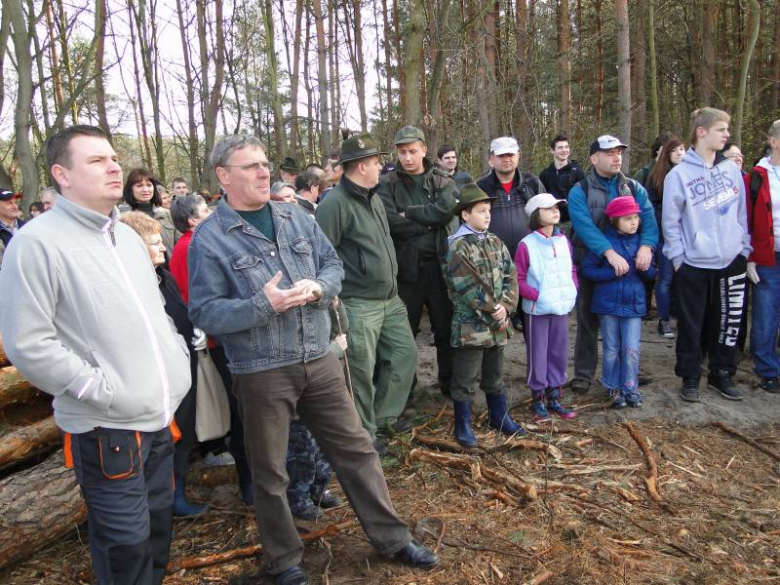 Sadzenie lasu na terenie Leśnictwa Mrozów - kwiecień 2012