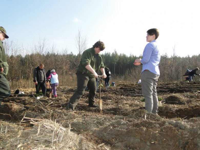 Sadzenie lasu na terenie Leśnictwa Mrozów - kwiecień 2012
