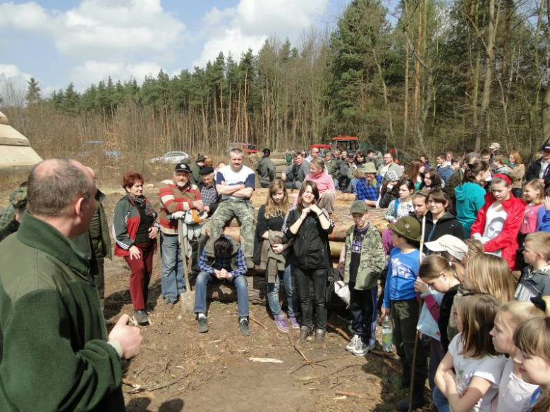 Sadzenie lasu na terenie Leśnictwa Mrozów - kwiecień 2012