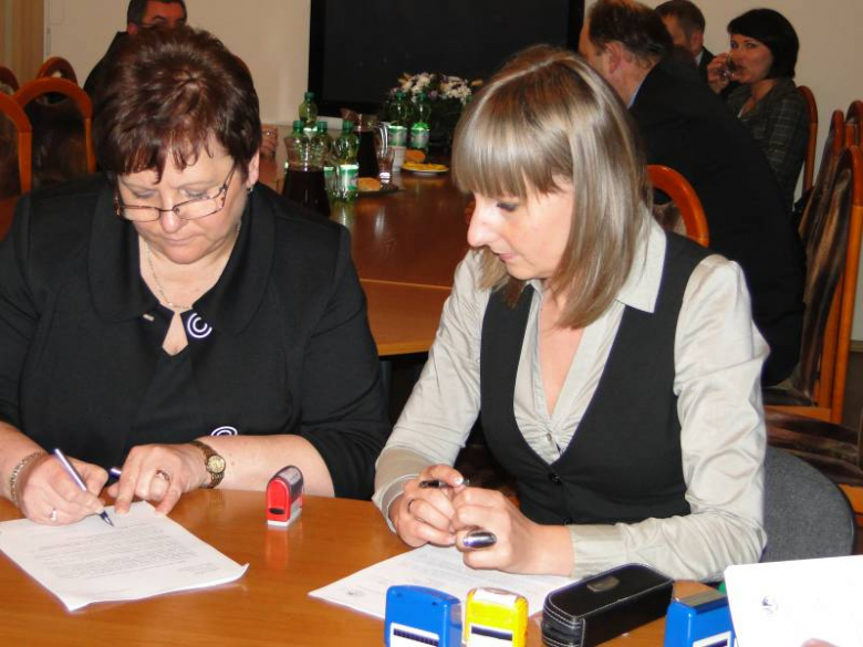"Odnowa i rozwój wsi" - podpisanie umów w Środzie Śląskiej