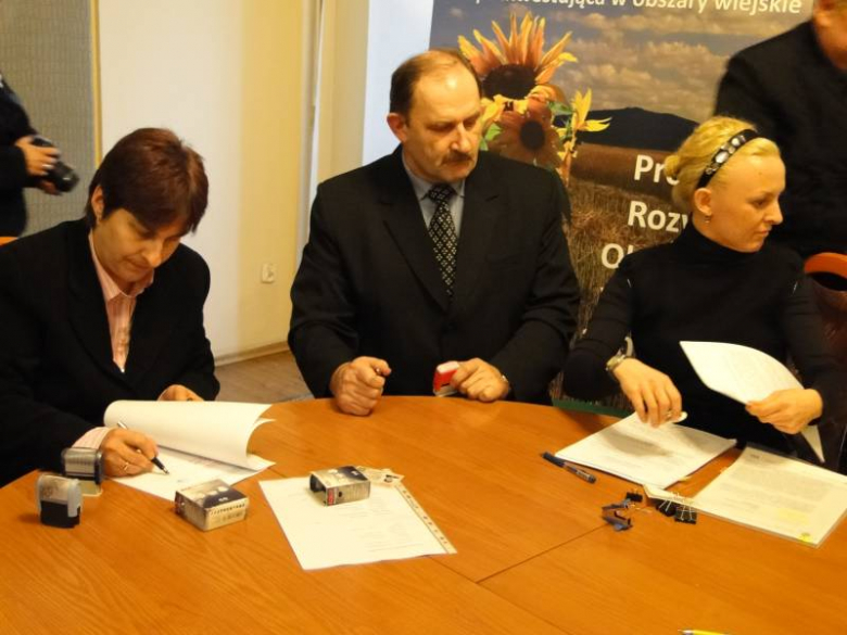"Odnowa i rozwój wsi" - podpisanie umów w Środzie Śląskiej