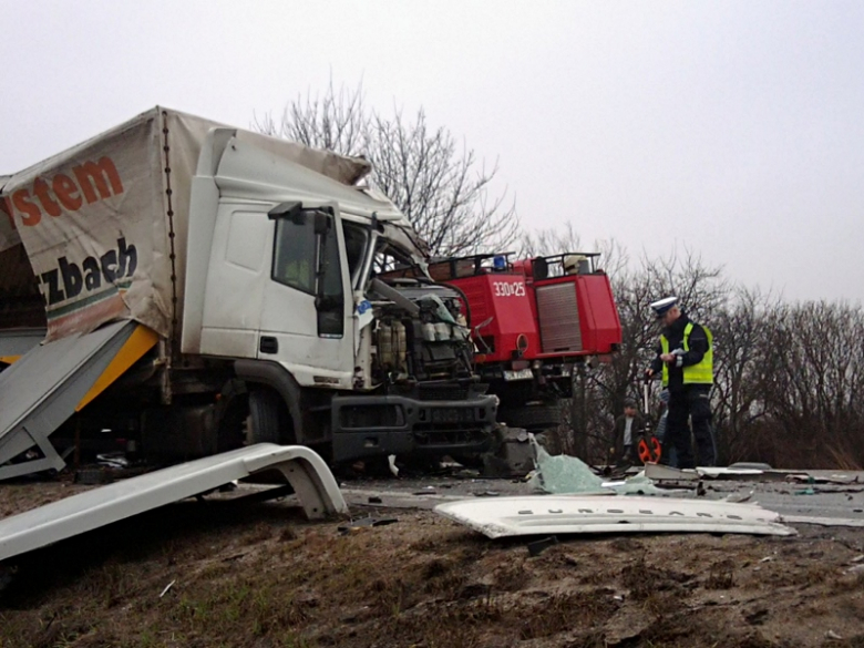 Do wypadku doszło na łuku drogi krajowej nr 8 pod Pustkowem Wilczkowskim 