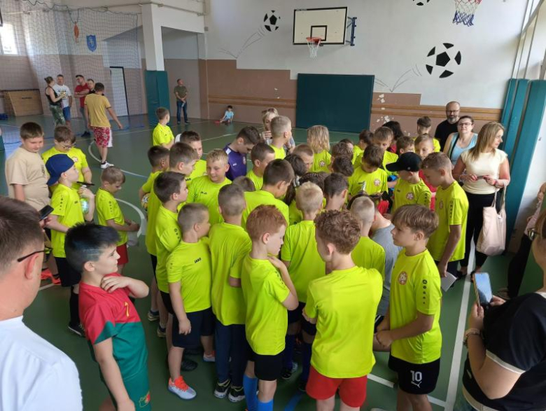 Na boisku w Kostomłotach świętowano zakończenie mijającego sezonu