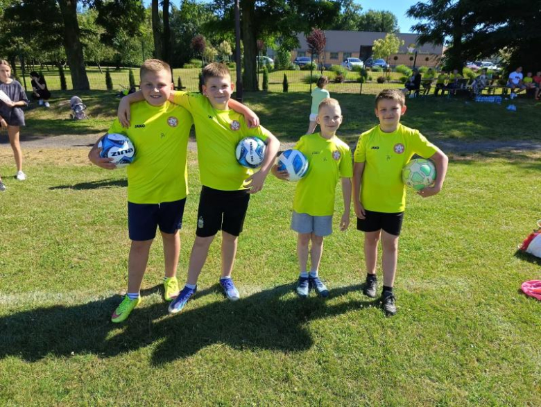 Na boisku w Kostomłotach świętowano zakończenie mijającego sezonu