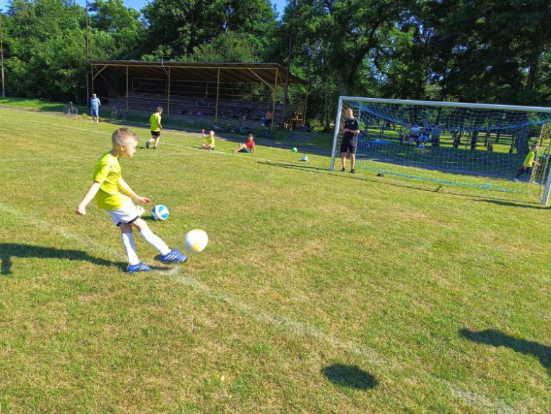 Na boisku w Kostomłotach świętowano zakończenie mijającego sezonu