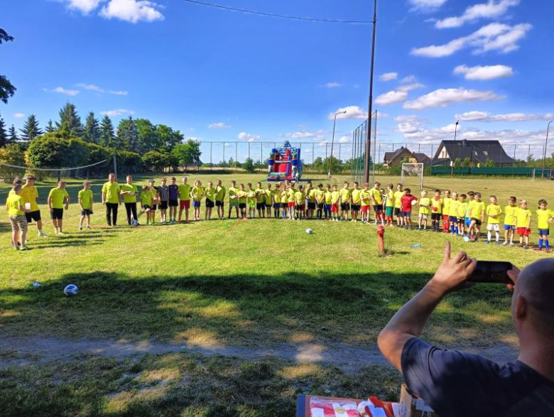 Na boisku w Kostomłotach świętowano zakończenie mijającego sezonu