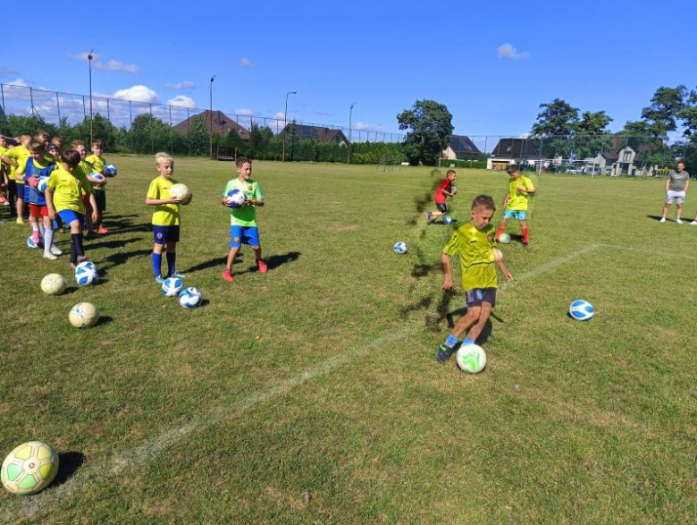 Na boisku w Kostomłotach świętowano zakończenie mijającego sezonu