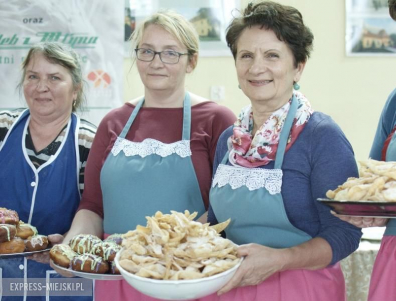 Pączki przygotowywały panie i najmłodsi mieszkańcy z Juszczyna