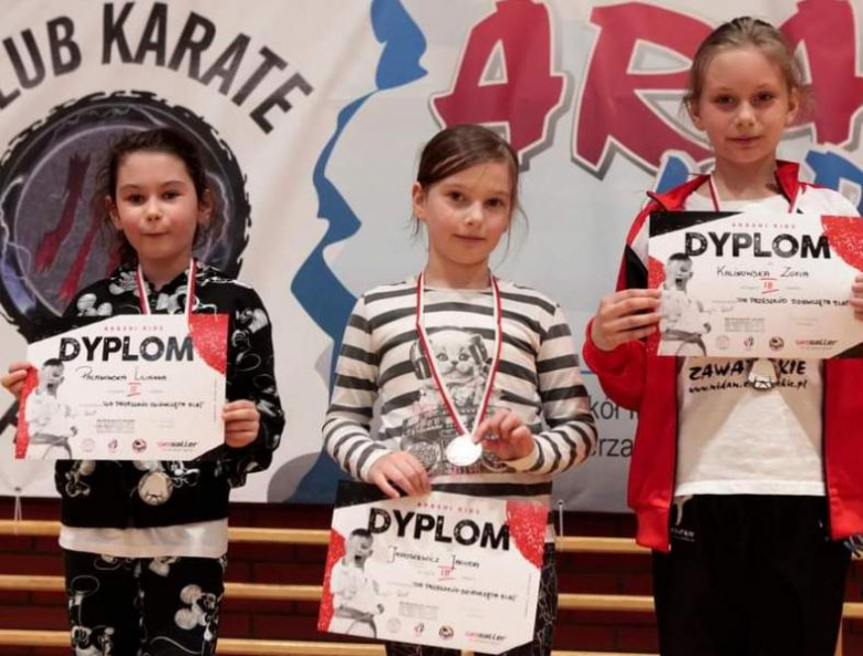 Młodzi karatecy z Ciechowa z sukcesami na turnieju w Legnicy