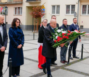 Hołd bohaterom II wojny światowej na średzkim rynku