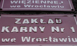 Więzienia i noclegownie na Euro