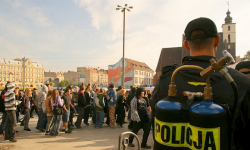 Szarpanina między kibicami a policją – policyjne podsumowanie meczowej soboty 
