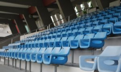 Barierki i płot podzielą kibiców