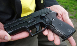 Maczety, noże i pistolety w dłoń. Na ile (nie)bezpiecznie jest we Wrocławiu