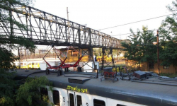 Mieszkańcy Hub: wyremontowali dworzec, niech wyremontują kładkę