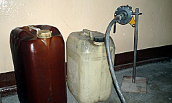 Kradli olej napędowy z zaparkowanych tirów