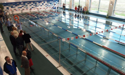 Młodzież bezpłatnie uczyła się pływać