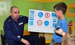 Policjanci: Uważajcie dzieci na nieznajomych 