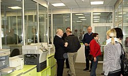 Funkcjonariusze w przedszkolach i zakładach karnych