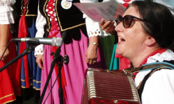 Folklor i muzyka dance na festynie w Udaninie