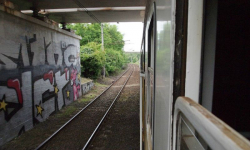 Graficiarze pomalowali wiadukt kolejowy. Mieli przy sobie konopie