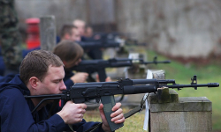 Służby będą strzelać z karabinu snajperskiego i kałasznikowa