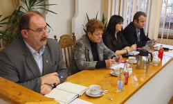 Sesja o nielegalnych wysypiskach i brudnej drodze