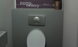 Dzieła fotografików do podziwiania w WC