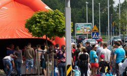 Ubrania dziecięce i kurtki mieszkańcy przekazywali dla ubogich