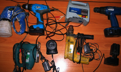 Policja szuka złodziei z Chomiąży. Ukradli paliwo i elektronarzędzia