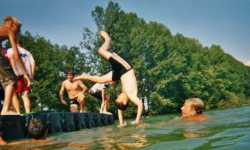 Jak i gdzie bezpiecznie spędzić czas nad wodą?