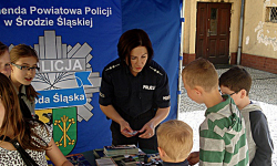 Akcja na dziedzińcu domu kultury