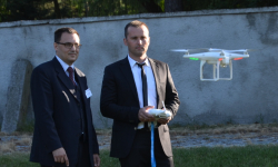 Pokazy drona na zjeździe geodetów w Karczycach