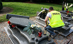 32 - latek zniszczył dwadzieścia nagrobków