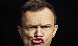 "Jesteśmy wariatami, ale tylko ja się leczę". Spektakl Cezarego Pazury