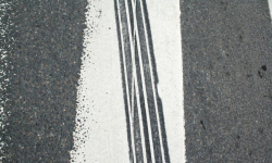 Uwaga kierowcy.  Znaki drogowe utrudniające przejazd