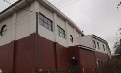 Hala prawie gotowa. W łazienkach umywalki wandaloodporne 